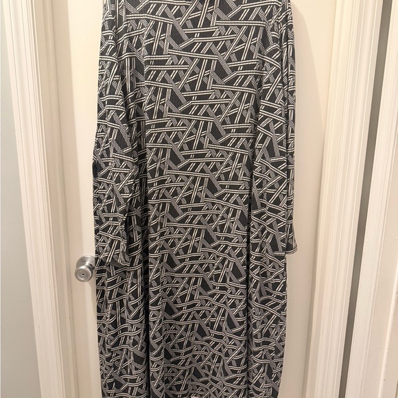 LuLaRoe Black and White Geometric Kimono - Picture 2 of 5